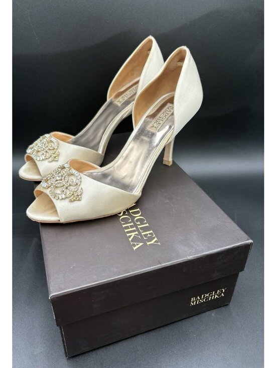 Badgley Mischka Shoes - Women's Shoes Formal High Heel Badgley Mischka White Satin Wedding Peep Toe GUC